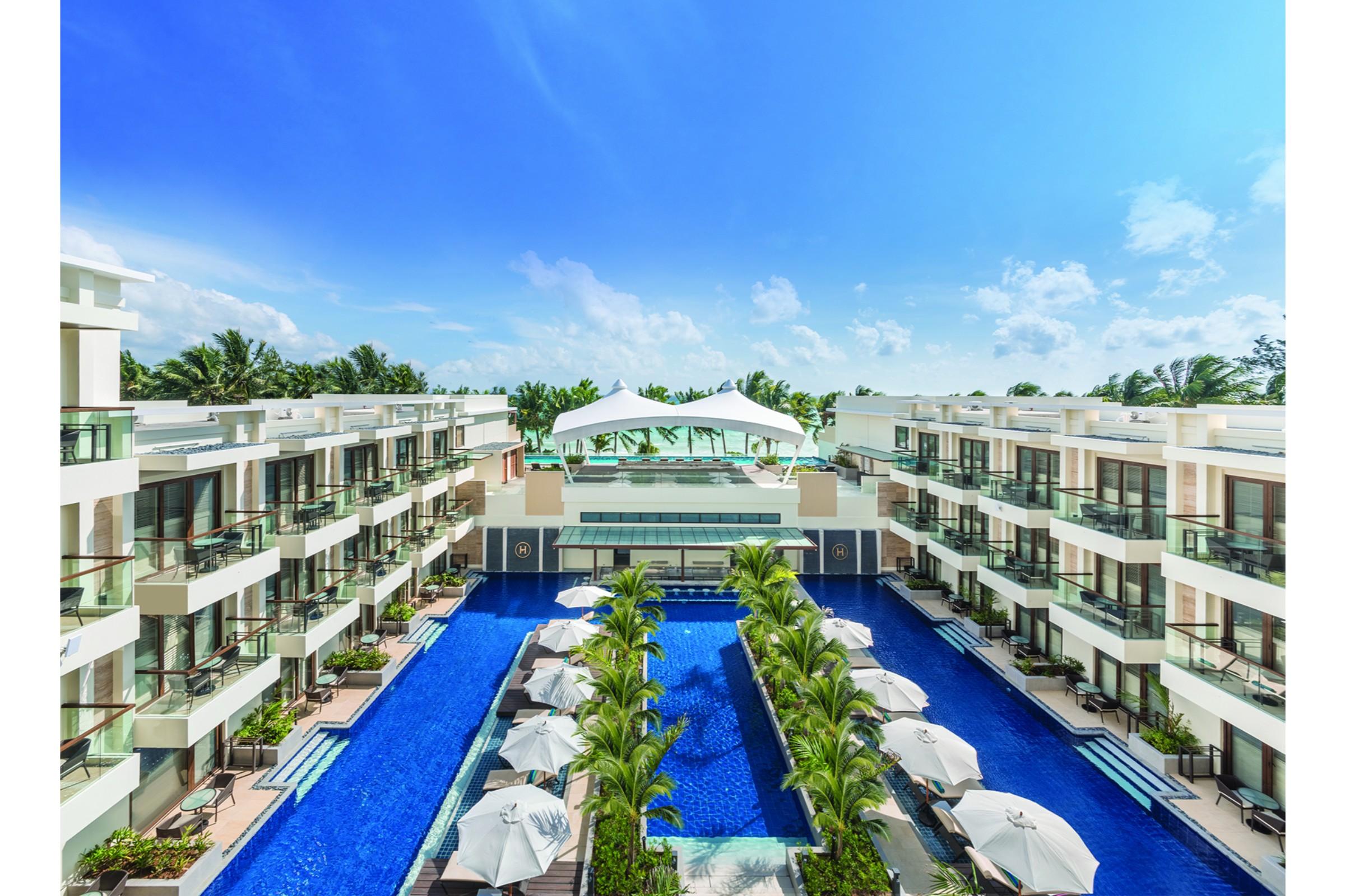 Henann Palm Beach Resort Balabag  Bagian luar foto